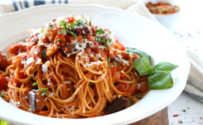 Spagetti padlizsánnal és mozzarellával