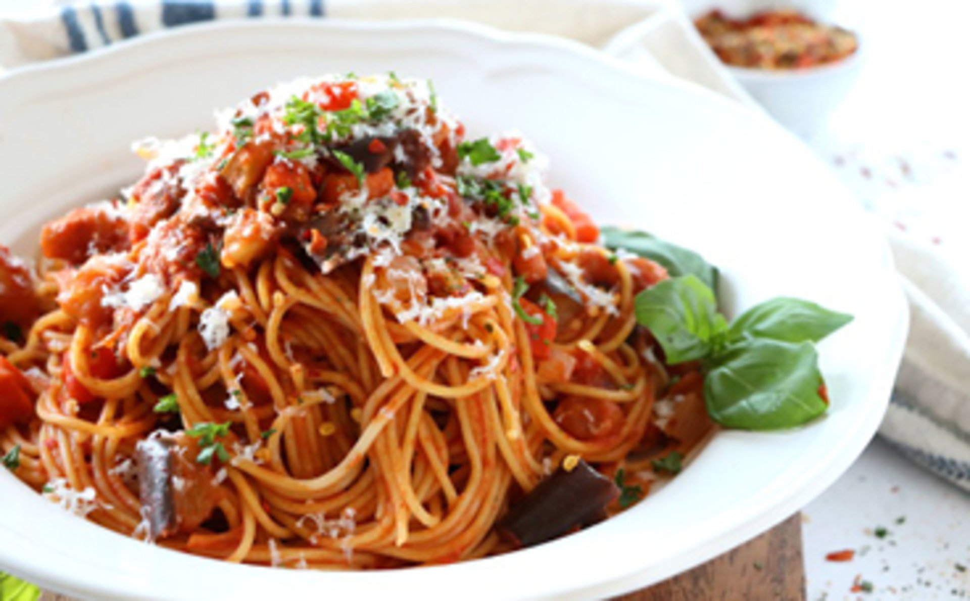 Spagetti padlizsánnal és mozzarellával