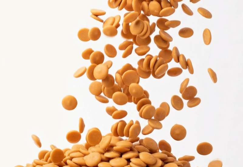 Ketchupos üveg és paradicsom