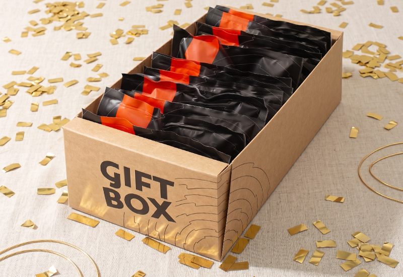 Ketchupos üveg és paradicsomok