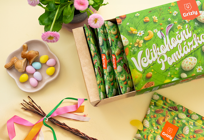 Ketchupos üveg és paradicsomok