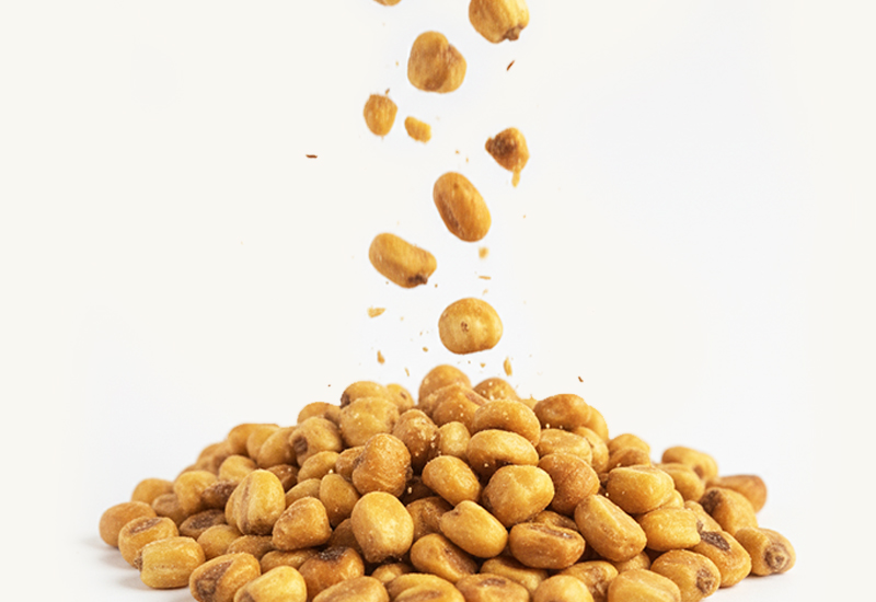 Ketchupos üveg és paradicsomok