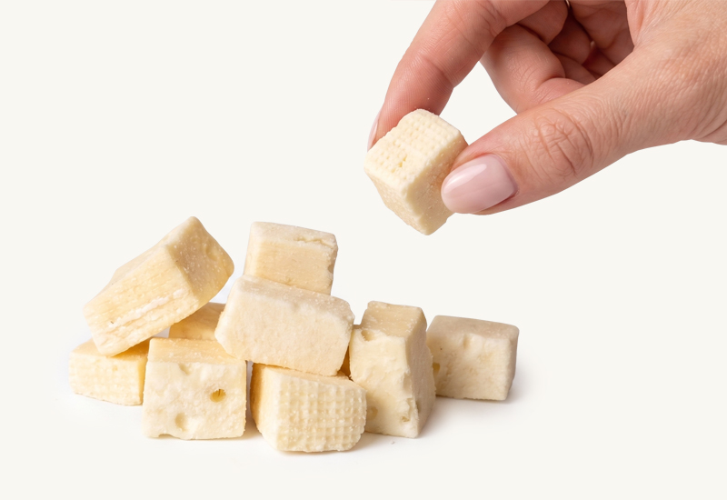 Ketchupos üveg és paradicsomok