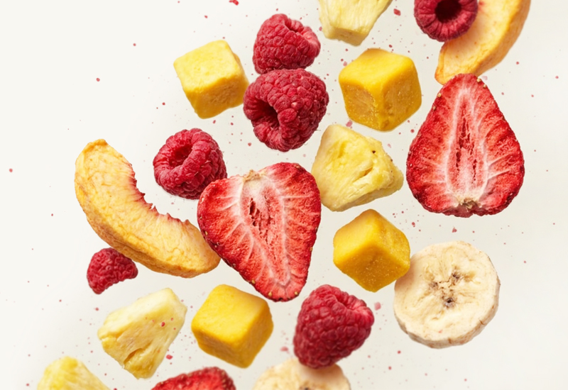 Ketchupos üveg és paradicsom