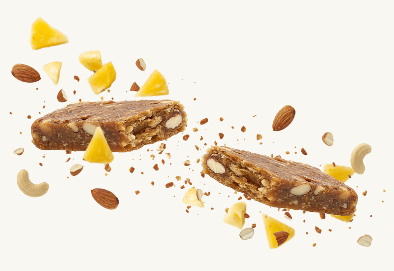 Láhev kečupu a rajčata