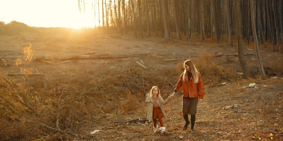 Séta a friss levegőn és Grizly étrend-kiegészítők az immunitás támogatására