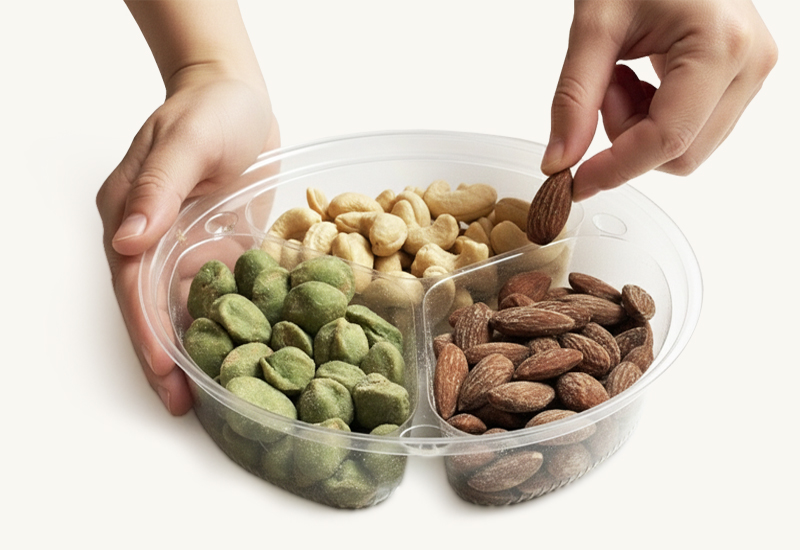 Ketchupos üveg és paradicsomok