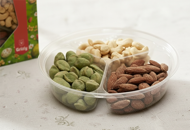 Ketchupos üveg és paradicsomok