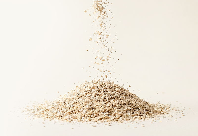 Ketchupos üveg és paradicsomok