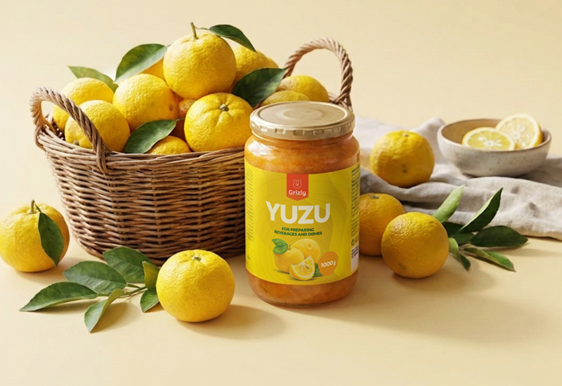 Ketchupos üveg és paradicsom