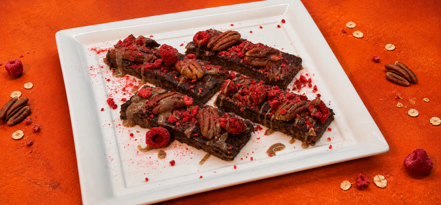 Csokoládés power baked oats málnával és diófélékkel