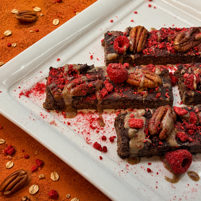 Csokoládés baked oats málnával és diófélékkel részlet