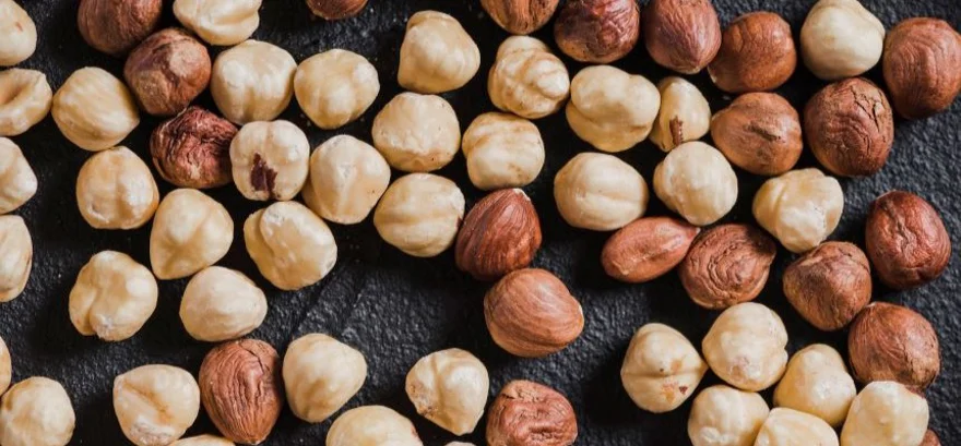 Hogyan hámozzuk meg a mogyorót