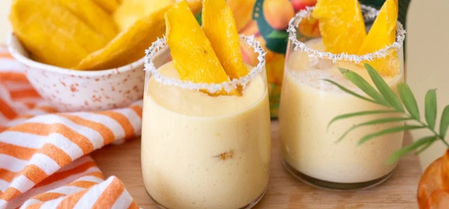 Mango Lassi: Mi ez, hogyan készítheted el otthon, és miért fogsz az első kortynál beleszeretni