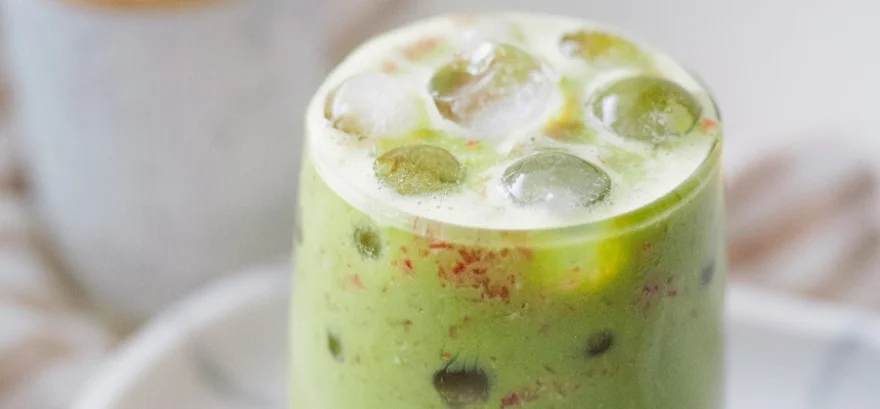 Matcha latte drink – mi ez, hogyan készül és miért imádják annyian?