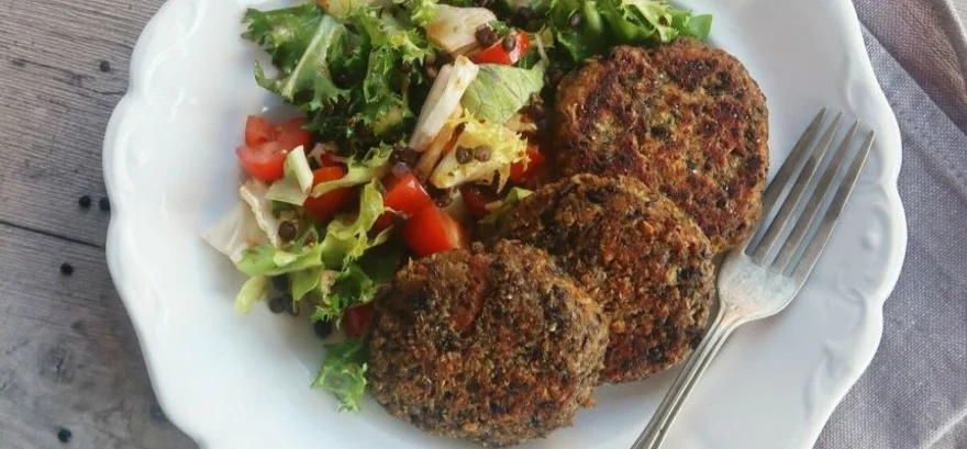 Fekete lencse tányérok