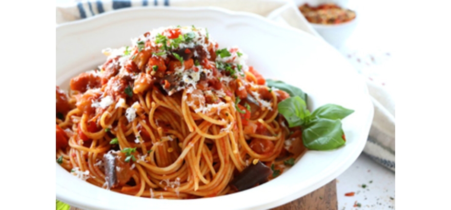 Spagetti padlizsánnal és mozzarellával