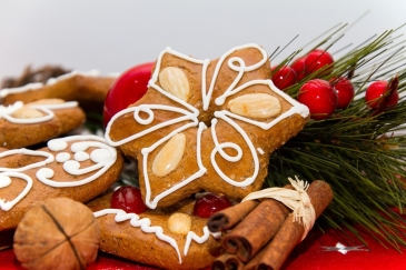 Mandulalisztből készült mézeskalács maci