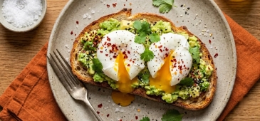 Avokádós pirítós tojással: Gyors recept 10 perc alatt
