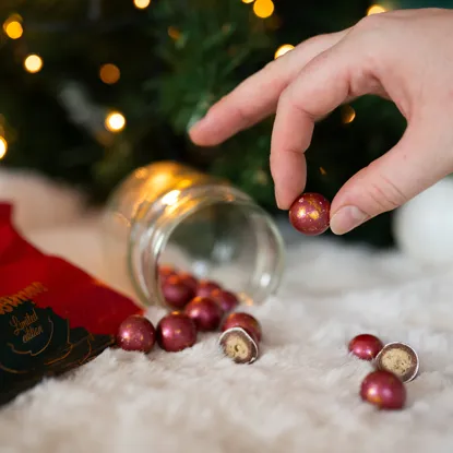 Csillogó karácsonyi gömbök