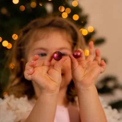 Csillogó karácsonyi gömbök