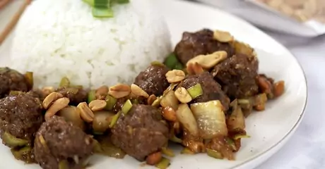 Kung pao marhahús rizzsel