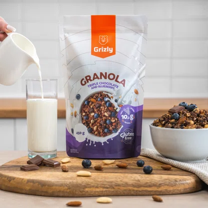 Granola étcsokoládéval és áfonyával