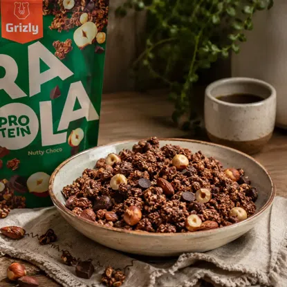 Granola proteinnel mogyoró és datolyás csoki