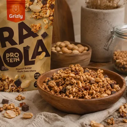 Granola proteinnel mogyoróvaj és datolyás csoki cseppek