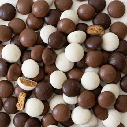 Háromszínű csokoládés kekszek