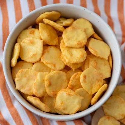 Kukoricás kekszek sajtos ízesítéssel