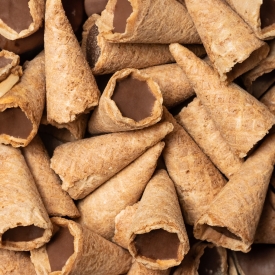 Mini tölcsérek tejcsokoládéval