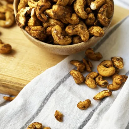 Pörkölt kesudió sajt és hagyma ízesítéssel