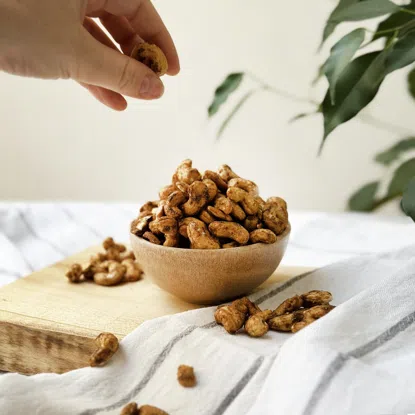 Pörkölt kesudió sajt és hagyma ízesítéssel