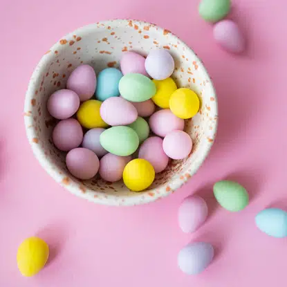 Ropogós színes mini tojások